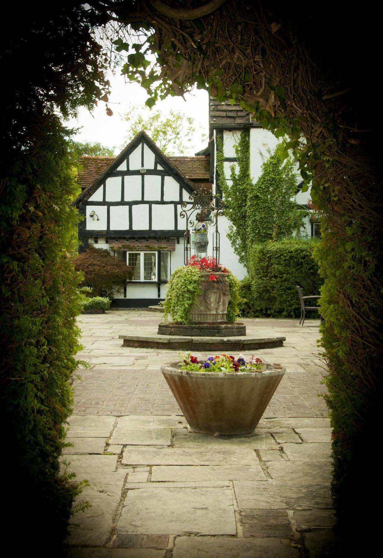 Ghyll Manor Country Hotel Horsham Exterior foto